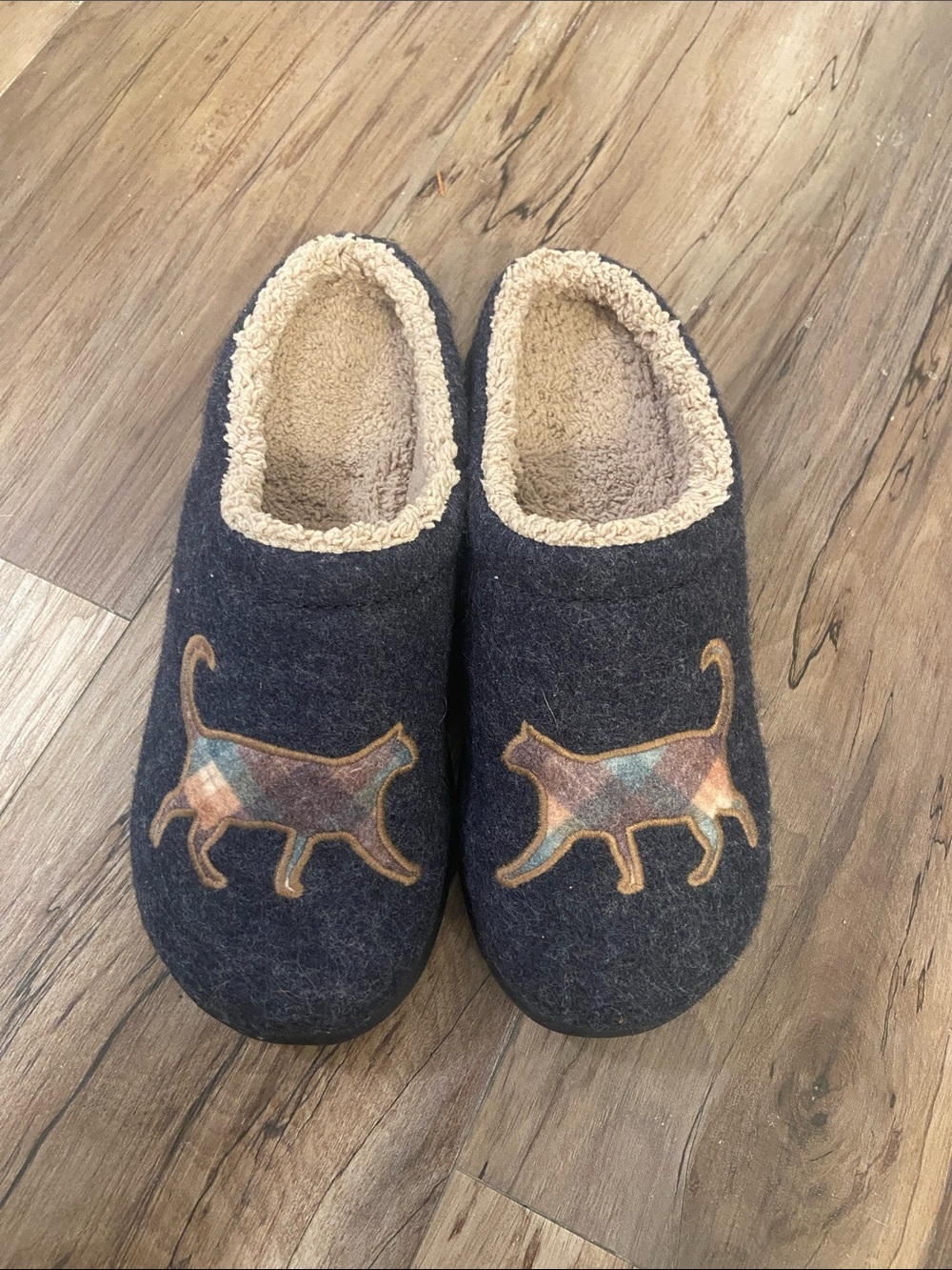 L.L. Bean women's novelty cat shearling and wool plaid slip on slipper shoes 7